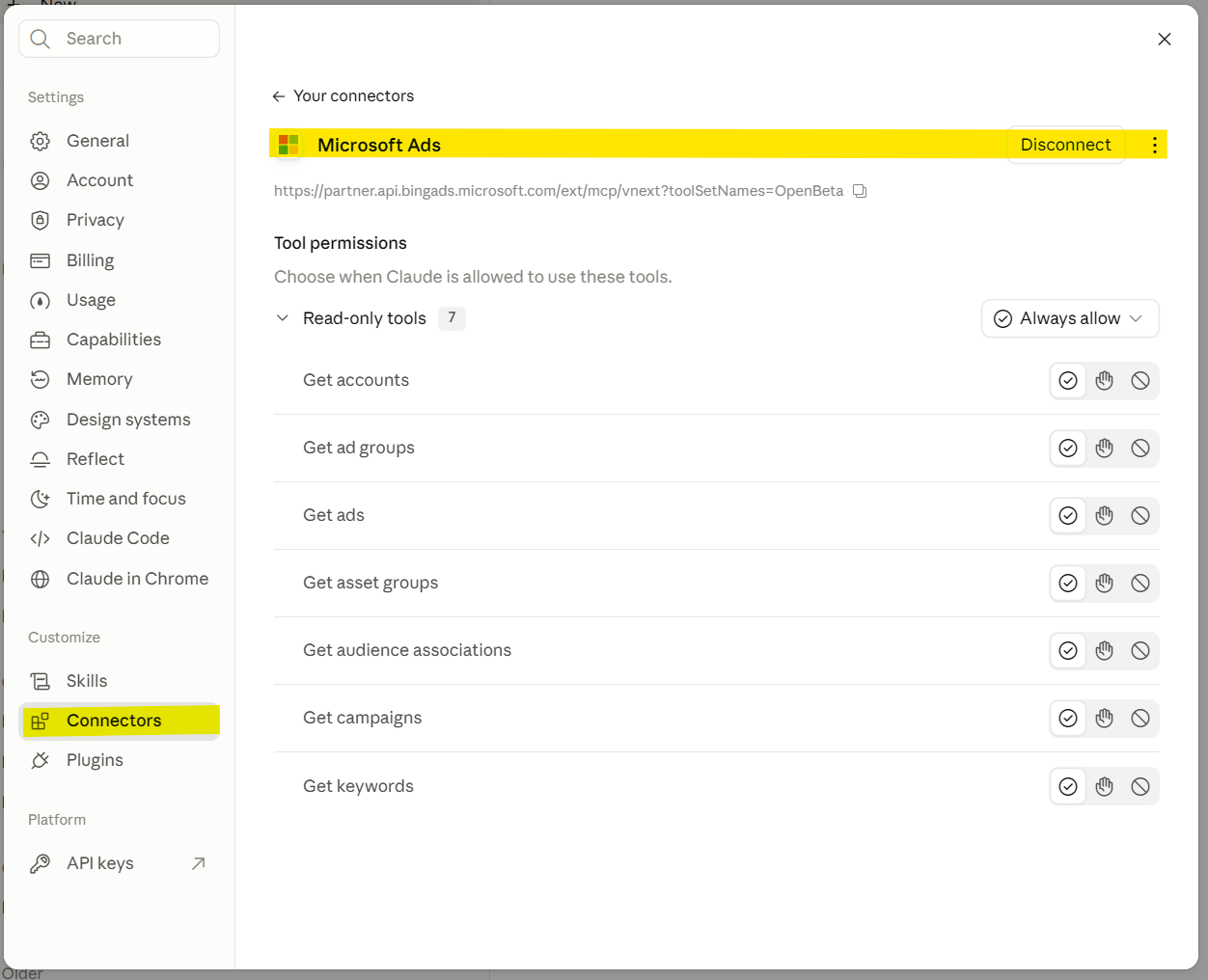 Die Connector-Einstellungen von Microsoft Ads auf claude.ai mit sieben Read-only-Tools und je drei Optionen: erlauben, Freigabe nötig, sperren.